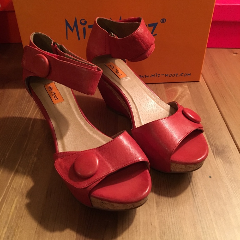 Miz Mooz red plateau sandals NEW 8.5